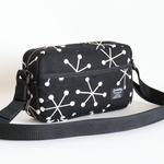 黒色　点と線の模様柄プリント生地　シンプルショルダーバッグ♪　Fm2 Lab.