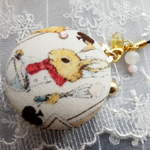 パティシエうさぎのスィーツマカロンケース①　小型（天然石の飾りつき） 