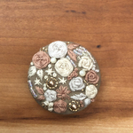 ビーズ刺繍くるみボタン（ヘアゴム/ブローチ）