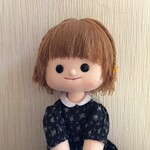 なんだか懐かしい感じの母の手作り人形　女の子オレンジ花柄ワンピース　３　