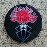刺繍缶バッジ 彼岸花
