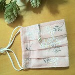 【再販】チャーム付き⭐プリーツマスク【綿レース　ピンク花柄】ノーズワイヤー、フィルターポケット、抗菌クレンゼ生地使用、不織布マスクカバーにも