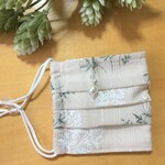 【再販】チャーム付き⭐プリーツマスク【綿レース　カーキ色　花柄】ノーズワイヤー、フィルターポケット、抗菌クレンゼ生地使用、不織布マスクカバーにも