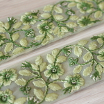 インド刺繍リボンᢂワントーン小花　グリーン　インド刺繍/インドリボン/刺繍リボン/リボン/シルクリボン/トリム/ブレード/ジャガードリボン/チロリアンテープ/レース/チュール/チュールレース