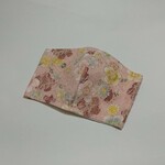 華やか！梅柄にピンクのレースを掛けたマスクです。裏地にはダブルガーゼを使用しています。