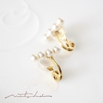 スワロフスキー＊4連パールのクリップ式イヤリング　入学式・卒業式にも　小ぶり