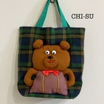 でっかいクマさん偉そうバック