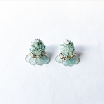 ミントグリーンの雫(ビーズとシェルの刺繍ピアス)金属アレルギー対応金具　サージカルステンレス　個性派　春夏