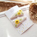 ひまわり 刺繍のさんかく パッチン ピン