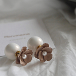 Anemone moca brown flower  チタンピアス×マットパールキャッチ
