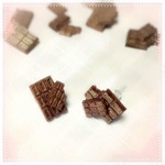 食べかけチョコレートのピアス