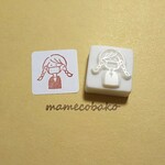 《再販》みつあみおんなのこ マスクするよ：消しゴムはんこ。