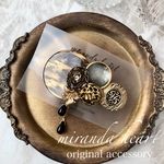 ゴールドカラーのヘアクリップ 