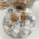 薔薇ボタンと花びらチャームのピアスorイヤリング
