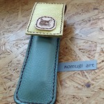 ターコイズブルー × タンポポ色 × キャメル komugiart オリジナル猫顔 本革スリムペンケース