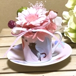 《送料無料》母の日　卒業入学祝い　誕生日　ネコちゃんコーヒーカップフラワー