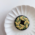 ミモザの刺繍ブローチ(ブラック) 𓈒𓏸𓐍M