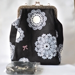 ラメドイリー柄のショルダースマホポーチ