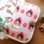 ニット地♥赤ずきんちゃん模様の可愛い通帳・母子手帳ケース