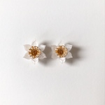 水仙のピアス／イヤリング　＊白