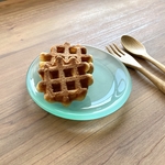 「夏の深緑を映す水たまりM」丸いガラス皿　プレート　食器　ガラス工芸　お皿　