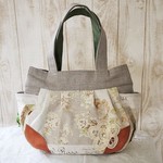 ナチュラルリネン×淡い柄のタックバッグ