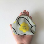 ミニがま口ポーチすずらん花柄（グレー×黄色）