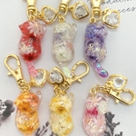 名前入り立体猫ちゃんのキーホルダー(お花畑)長しっぽ