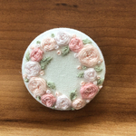 刺繍くるみボタン（ヘアゴム/ブローチ）