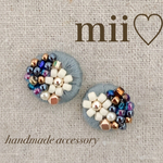 ビーズ刺繍ピアス／イヤリング　グレー