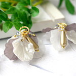 New！６個★アクリルチャーム　花びら