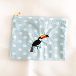 オニオオハシの刺繍フラットポーチ
