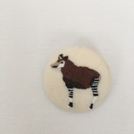 オカピの刺繍ブローチ