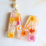 【sale】お花がいっぱい❁❁イニシャルレジンキーホルダー