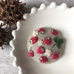 刺繍ブローチ