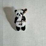 「kikuyasuda様ご予約済み」二胡弾きパンダの刺繍ブローチ