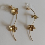ゴールドのお花ピアス(ノンホールピアス)