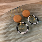 牛柄8の字ピアス