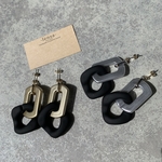 【再販】767.チェーン×ブラックマット⛓大ぶりピアス lensa