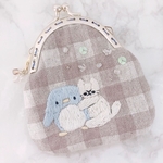 ペンギンと仲良し猫の刺繍がま口
