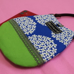 ①☆新商品☆スマホポーチ 可愛い たまご型 青色 きみどり 花柄 革