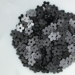 スパンコール 5mm 約740枚(約4g) 5枚花びら マット 黒 (SF505MBKHY00)