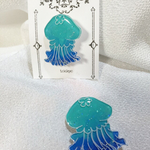 クラゲは海の色