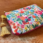 ライフルペーパー　美しい花柄のポーチ