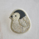 【期間限定価格🐧】ビーズ刺繍の赤ちゃんペンギンブローチ
