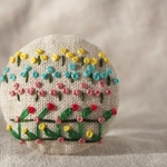 刺繍ブローチ☆ サンプラー くるみボタンブローチ ヘアゴム  に変更可