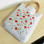 手刺繍★お手頃サイズバッグ♪