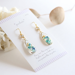 お花がたくさん散りばめられたピアス/イヤリング