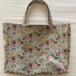 「n様オーダー品」マチ付きバッグＭサイズ*リバティ*Voysey*縮小柄*赤&緑
