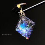 【再販】タンザナイトの光を集めて　オルゴナイト　宇宙レジン　蓄光　８面体　ネックレス　¡背面に天然石コイルを封入し、黒系になります！